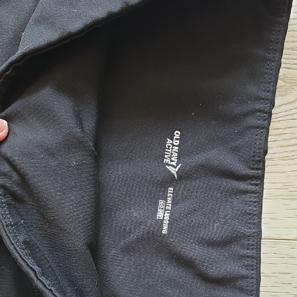 Old Navy Elevate Go Dry Black Leggings Medium Capri - Picture 2 of 4